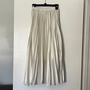 Small pleated long  skirt - shimmers - gold/cream - brand new with tags